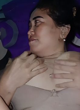 Tergoda Dengan Toket Ibu Mertua Sendiri